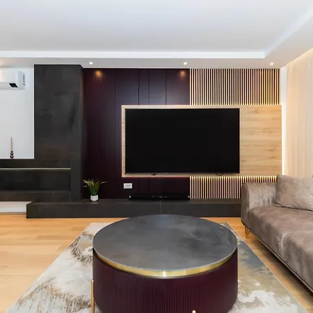 The Imperial Grand By Belmont Realty