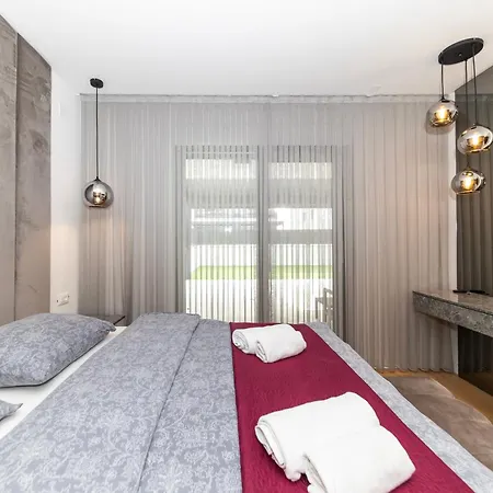 The Imperial Grand By Belmont Realty *