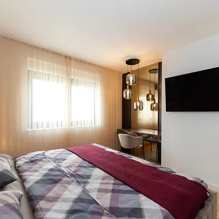 The Imperial Grand By Belmont Realty Lägenhet